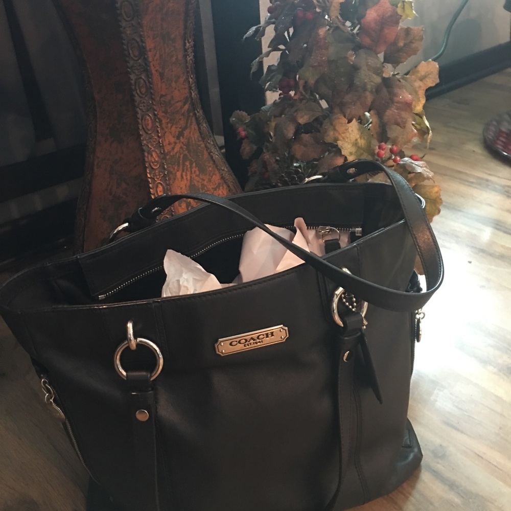 COACH BLACK LEATHER GALLERY TOTE/PURSE /BAG...Mint